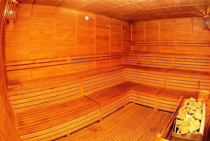 شقة بتخطيط 2+1 ضمن مجمع فاخر في منطقة محمودلار – ألانيا