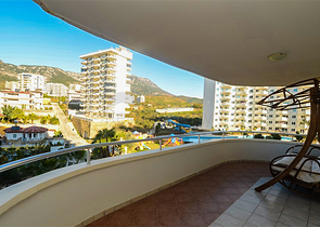 شقة بتخطيط 2+1 ضمن مجمع فاخر في منطقة محمودلار – ألانيا