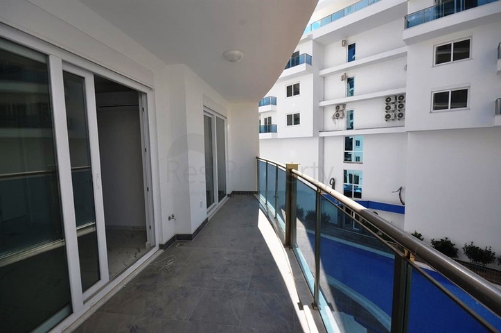 شقة بتخطيط 1+1 ضمن مجمع مميز في منطقة محمودلار – ألانيا