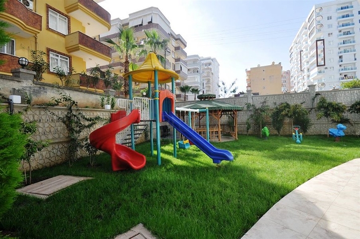 شقة بتخطيط 1+1 ضمن مجمع مميز في منطقة محمودلار – ألانيا