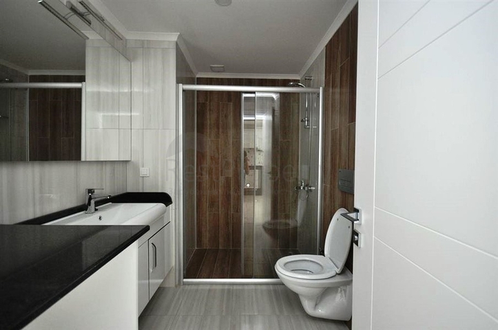 شقة بتخطيط 1+1 ضمن مجمع مميز في منطقة محمودلار – ألانيا