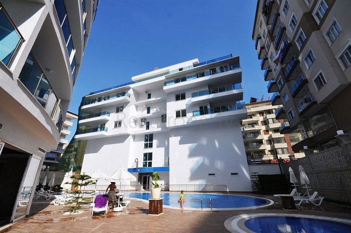 شقة بتخطيط 1+1 ضمن مجمع مميز في منطقة محمودلار – ألانيا