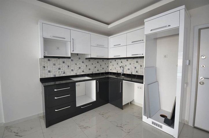 شقة بتخطيط 1+1 ضمن مجمع مميز في منطقة محمودلار – ألانيا