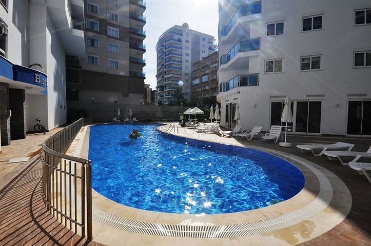 شقة بتخطيط 1+1 ضمن مجمع مميز في منطقة محمودلار – ألانيا