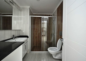 شقة بتخطيط 1+1 ضمن مجمع مميز في منطقة محمودلار – ألانيا