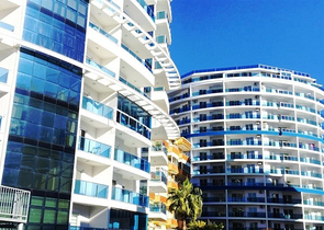 شقة بتخطيط 1+1 ضمن مجمع مميز في منطقة محمودلار – ألانيا