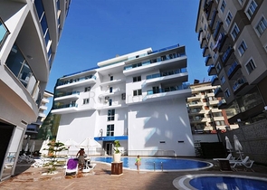 شقة بتخطيط 1+1 ضمن مجمع مميز في منطقة محمودلار – ألانيا