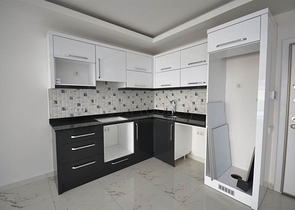 شقة بتخطيط 1+1 ضمن مجمع مميز في منطقة محمودلار – ألانيا