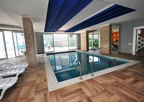 شقة بتخطيط 1+1 ضمن مجمع مميز في منطقة محمودلار – ألانيا