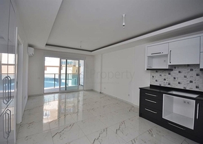 شقة بتخطيط 1+1 ضمن مجمع مميز في منطقة محمودلار – ألانيا