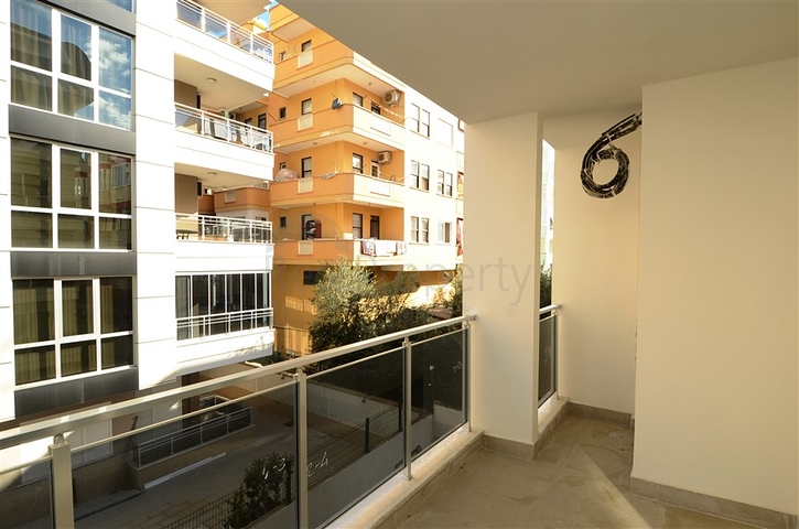 شقة بتخطيط 1+1 في مركز ألانيا