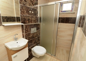 شقة بتخطيط 1+1 في مركز ألانيا