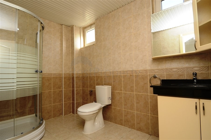 دوبلكس واسعة وبسعر مناسب جداً في منطقة توسمور – ألانيا