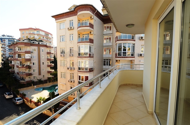 دوبلكس واسعة وبسعر مناسب جداً في منطقة توسمور – ألانيا