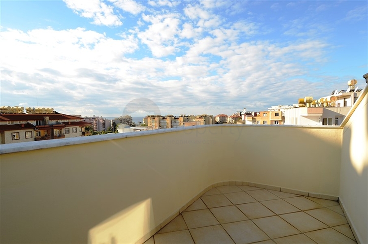 دوبلكس واسعة وبسعر مناسب جداً في منطقة توسمور – ألانيا