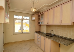 دوبلكس واسعة وبسعر مناسب جداً في منطقة توسمور – ألانيا