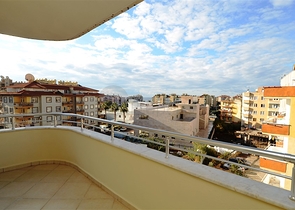 دوبلكس واسعة وبسعر مناسب جداً في منطقة توسمور – ألانيا