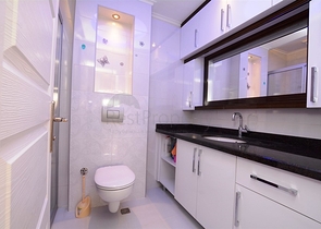 شقة مؤثثة ضمن مجمع فاخر في منطقة محمودلار – ألانيا