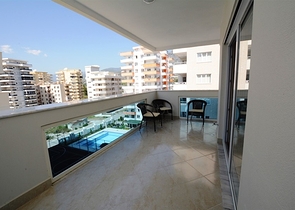 شقة مؤثثة ضمن مجمع فاخر في منطقة محمودلار – ألانيا