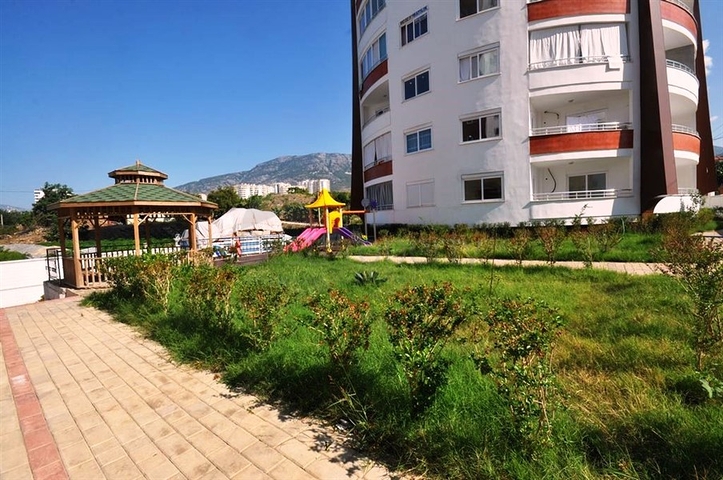 شقة بتخطيط 1+1 في منطقة محمودلار – ألانيا