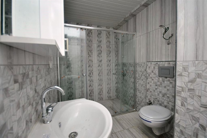 شقة بتخطيط 1+1 في منطقة محمودلار – ألانيا