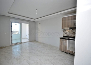 شقة بتخطيط 1+1 في منطقة محمودلار – ألانيا