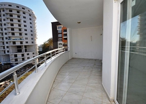 شقة بتخطيط 1+1 في منطقة محمودلار – ألانيا