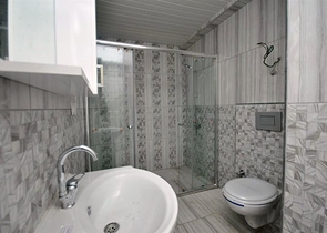 شقة بتخطيط 1+1 في منطقة محمودلار – ألانيا