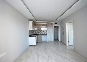 شقة بتخطيط 1+1 في منطقة محمودلار – ألانيا