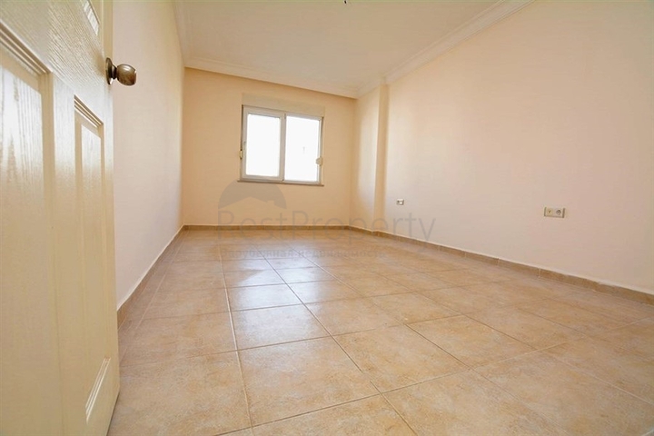 شقة بتخطيط 2+1 على مسافة قريبة من البحر في منطقة محمودلار – ألانيا