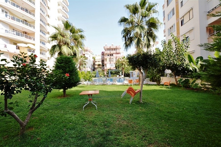 شقة بتخطيط 2+1 على مسافة قريبة من البحر في منطقة محمودلار – ألانيا