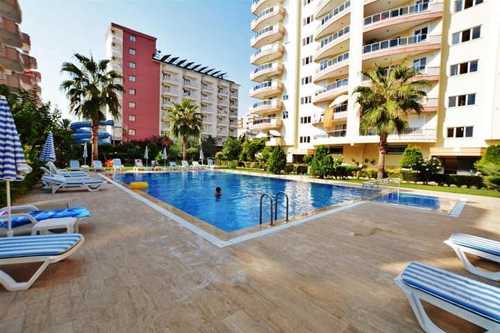 شقة بتخطيط 2+1 على مسافة قريبة من البحر في منطقة محمودلار – ألانيا