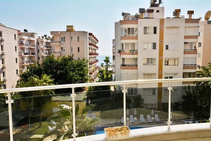 شقة بتخطيط 2+1 على مسافة قريبة من البحر في منطقة محمودلار – ألانيا