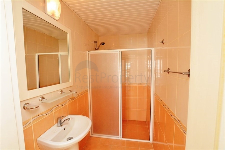 شقة بتخطيط 2+1 على مسافة قريبة من البحر في منطقة محمودلار – ألانيا