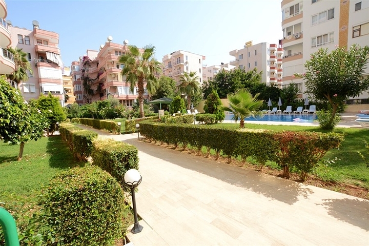 شقة بتخطيط 2+1 على مسافة قريبة من البحر في منطقة محمودلار – ألانيا