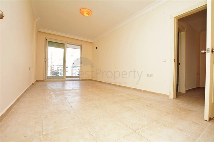 شقة بتخطيط 2+1 على مسافة قريبة من البحر في منطقة محمودلار – ألانيا