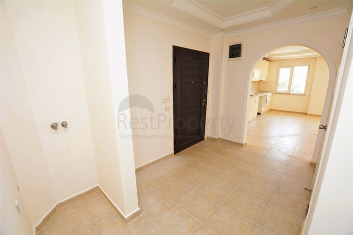 شقة بتخطيط 2+1 على مسافة قريبة من البحر في منطقة محمودلار – ألانيا