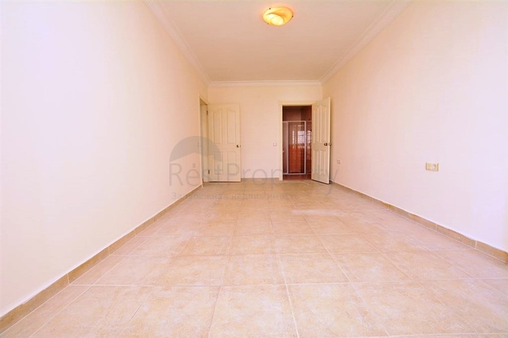 شقة بتخطيط 2+1 على مسافة قريبة من البحر في منطقة محمودلار – ألانيا