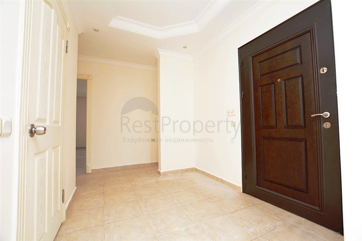 شقة بتخطيط 2+1 على مسافة قريبة من البحر في منطقة محمودلار – ألانيا