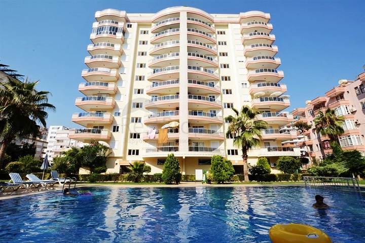 شقة بتخطيط 2+1 على مسافة قريبة من البحر في منطقة محمودلار – ألانيا