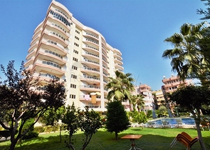 شقة بتخطيط 2+1 على مسافة قريبة من البحر في منطقة محمودلار – ألانيا