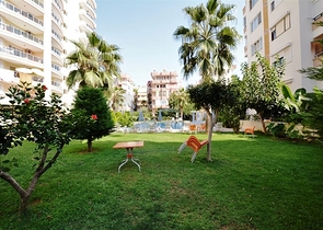 شقة بتخطيط 2+1 على مسافة قريبة من البحر في منطقة محمودلار – ألانيا