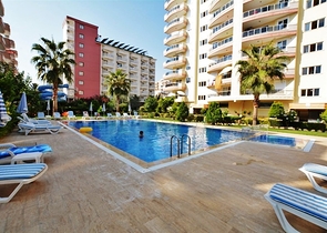 شقة بتخطيط 2+1 على مسافة قريبة من البحر في منطقة محمودلار – ألانيا