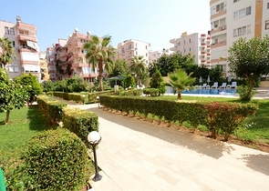 شقة بتخطيط 2+1 على مسافة قريبة من البحر في منطقة محمودلار – ألانيا