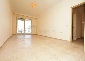 شقة بتخطيط 2+1 على مسافة قريبة من البحر في منطقة محمودلار – ألانيا