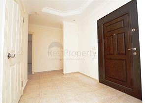 شقة بتخطيط 2+1 على مسافة قريبة من البحر في منطقة محمودلار – ألانيا