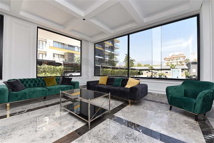 مشروع قيد الإنشاء على الخط الاول من البحر في منطقة أوبا – ألانيا