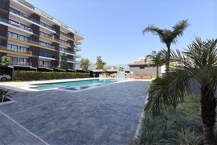 مشروع قيد الإنشاء على الخط الاول من البحر في منطقة أوبا – ألانيا