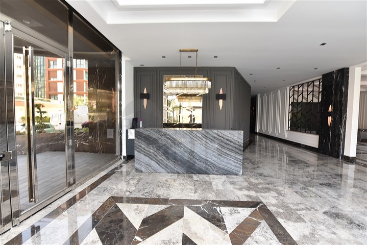 مشروع قيد الإنشاء على الخط الاول من البحر في منطقة أوبا – ألانيا