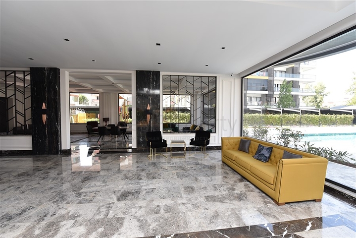 مشروع قيد الإنشاء على الخط الاول من البحر في منطقة أوبا – ألانيا